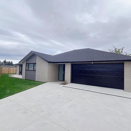 Rotorua Sunshine Brand New 4 Bedroom House エクステリア 写真