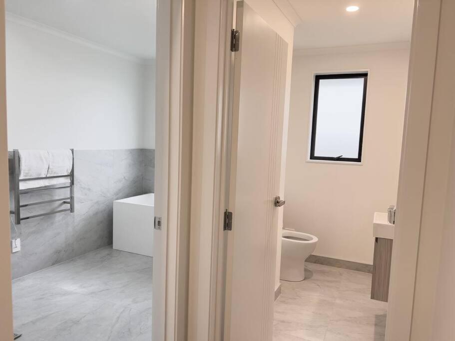 Rotorua Sunshine Brand New 4 Bedroom House エクステリア 写真