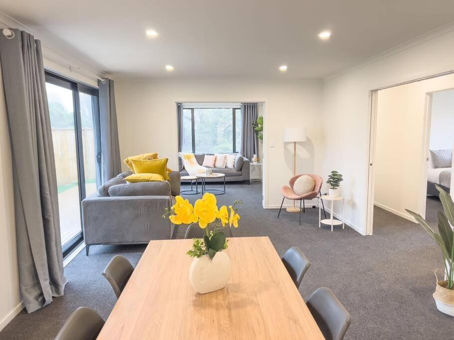 Rotorua Sunshine Brand New 4 Bedroom House エクステリア 写真