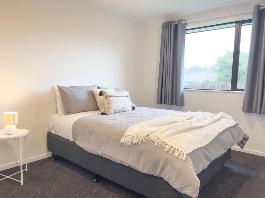 Rotorua Sunshine Brand New 4 Bedroom House エクステリア 写真