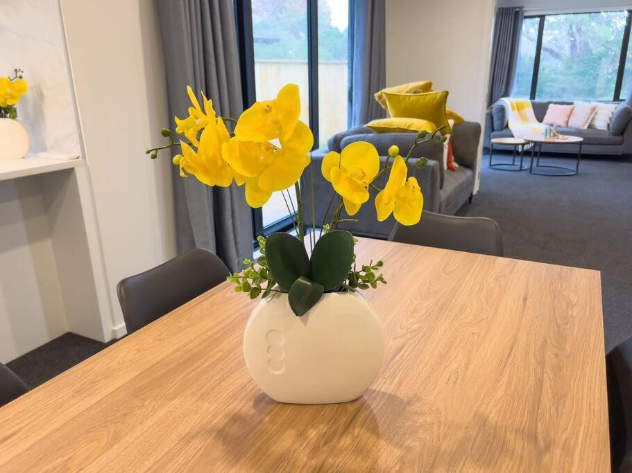 Rotorua Sunshine Brand New 4 Bedroom House エクステリア 写真