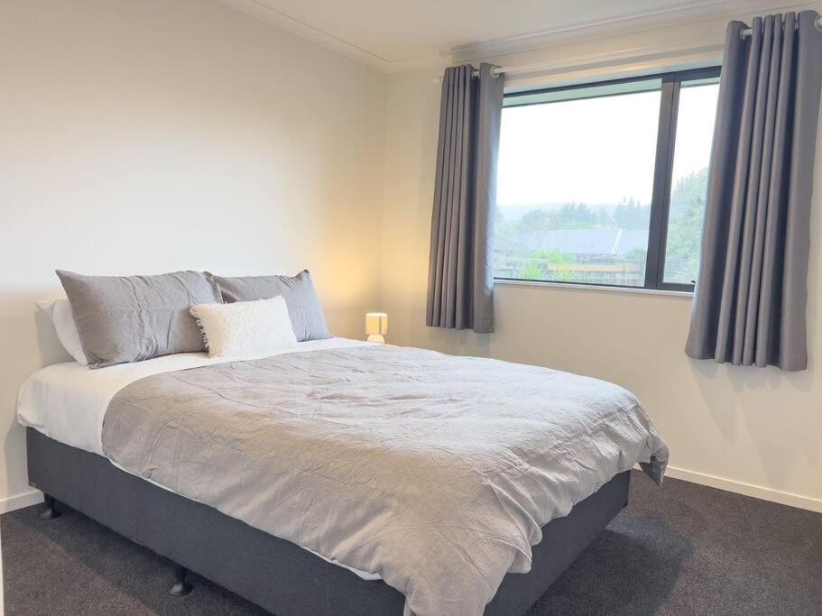 Rotorua Sunshine Brand New 4 Bedroom House エクステリア 写真