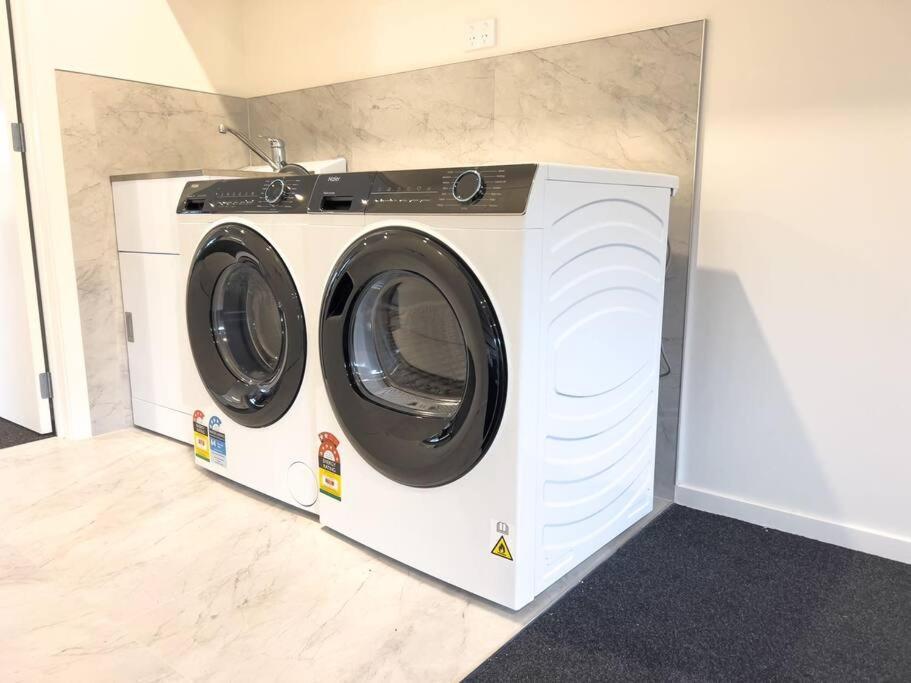 Rotorua Sunshine Brand New 4 Bedroom House エクステリア 写真