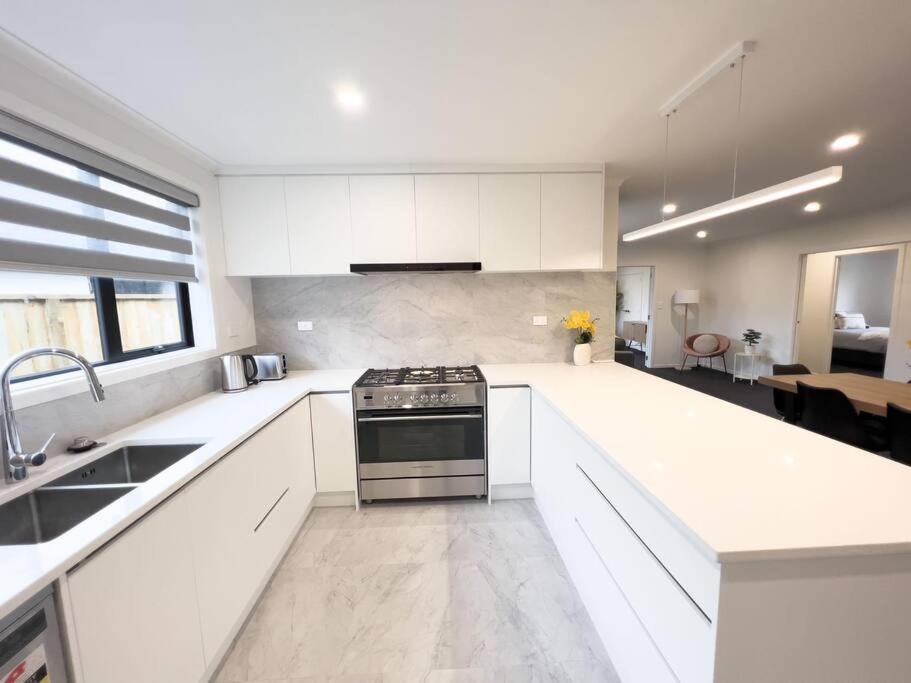 Rotorua Sunshine Brand New 4 Bedroom House エクステリア 写真