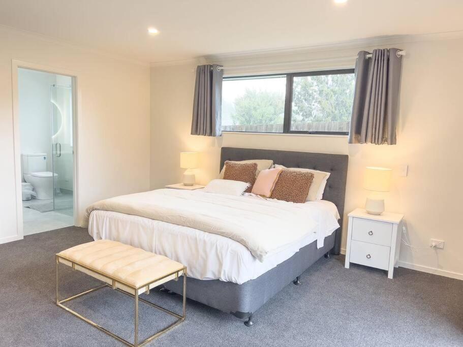Rotorua Sunshine Brand New 4 Bedroom House エクステリア 写真