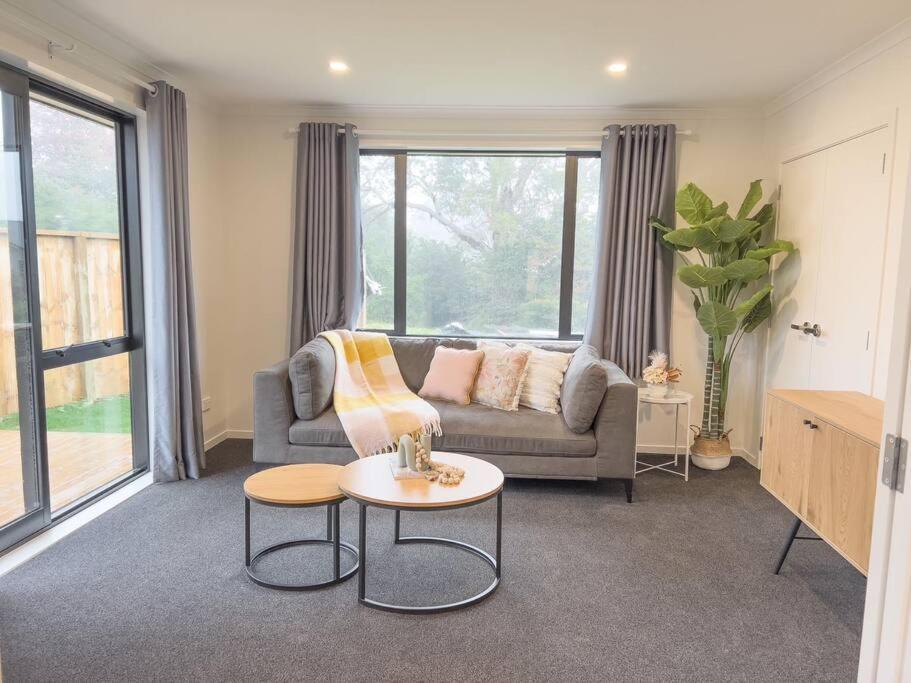 Rotorua Sunshine Brand New 4 Bedroom House エクステリア 写真