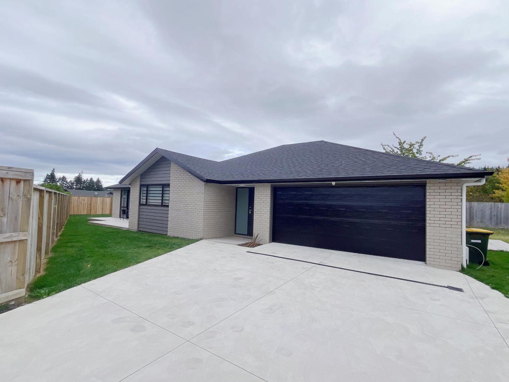 Rotorua Sunshine Brand New 4 Bedroom House エクステリア 写真